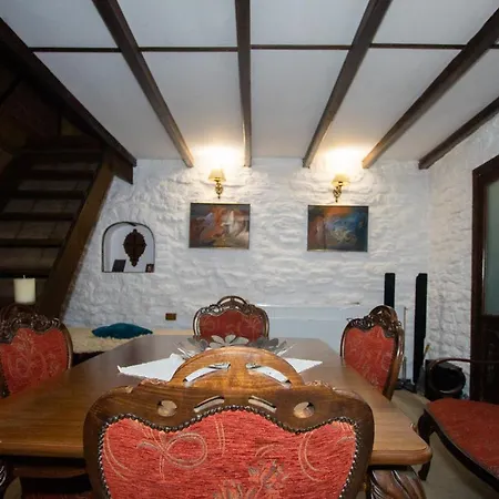 старата баkалия The Old Grocery, Guest بالشيك