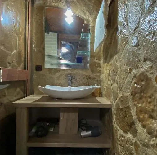 старата баkалия The Old Grocery, Guest